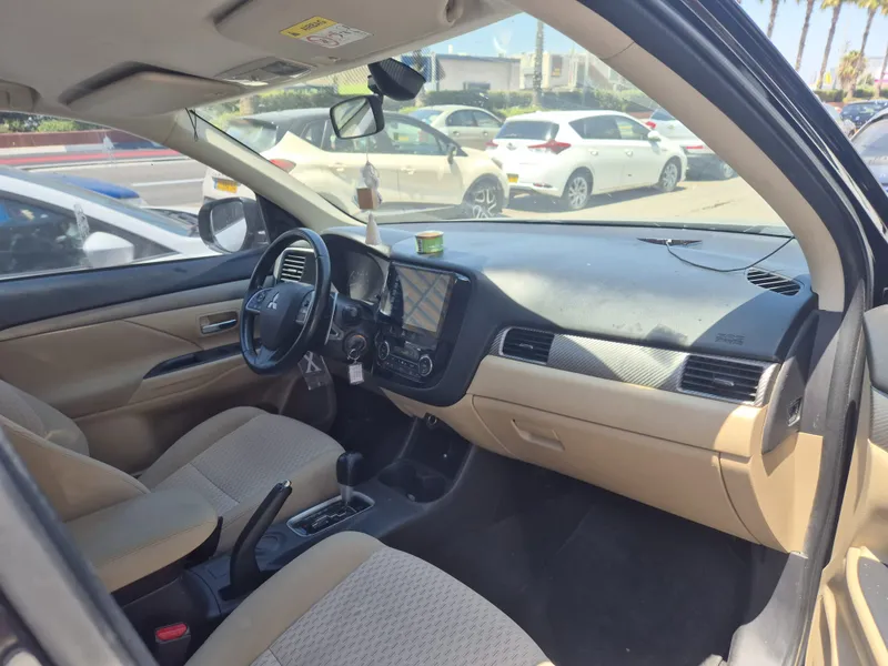 Mitsubishi Outlander 2nd hand, 2014