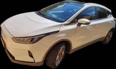 Geometry C с пробегом, 2022, частная рука