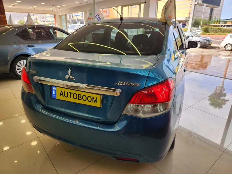 Mitsubishi Attrage 2ème main, 2015