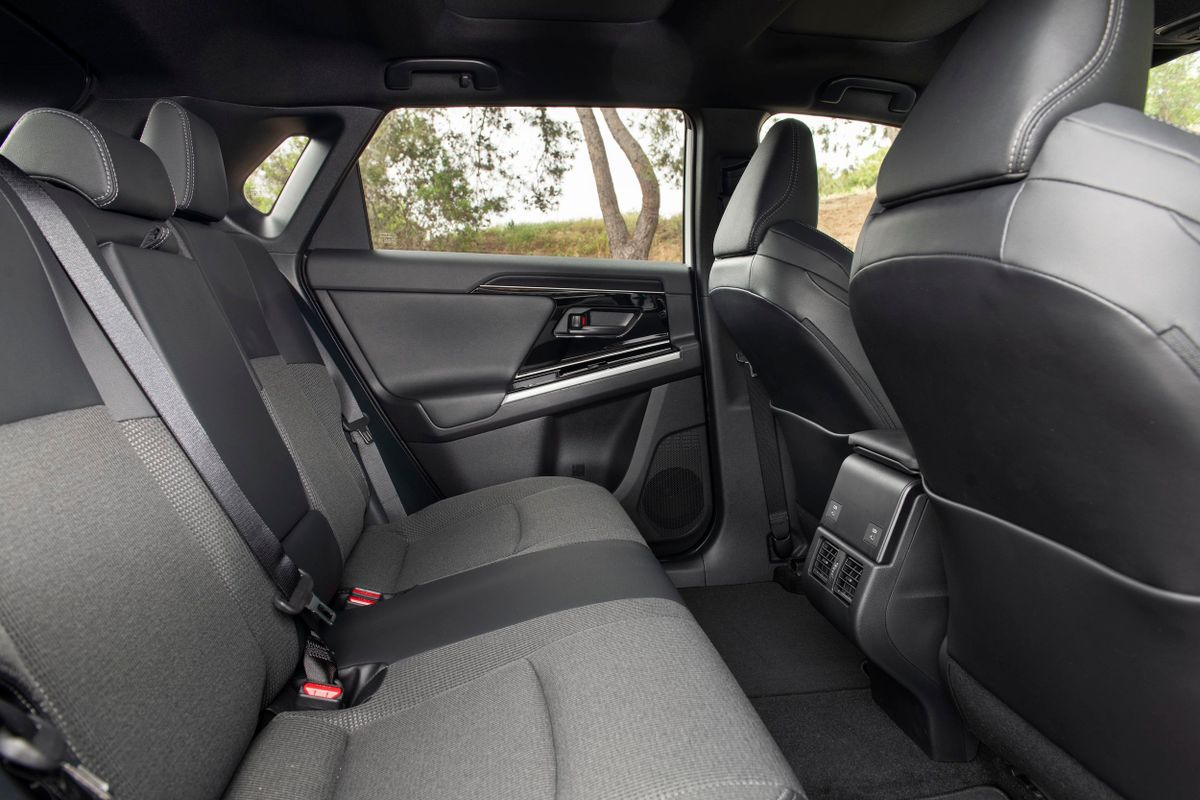 تويوتا bZ4X 2021. المقاعد الخلفية. SUV ٥ أبواب, 1 الجيل