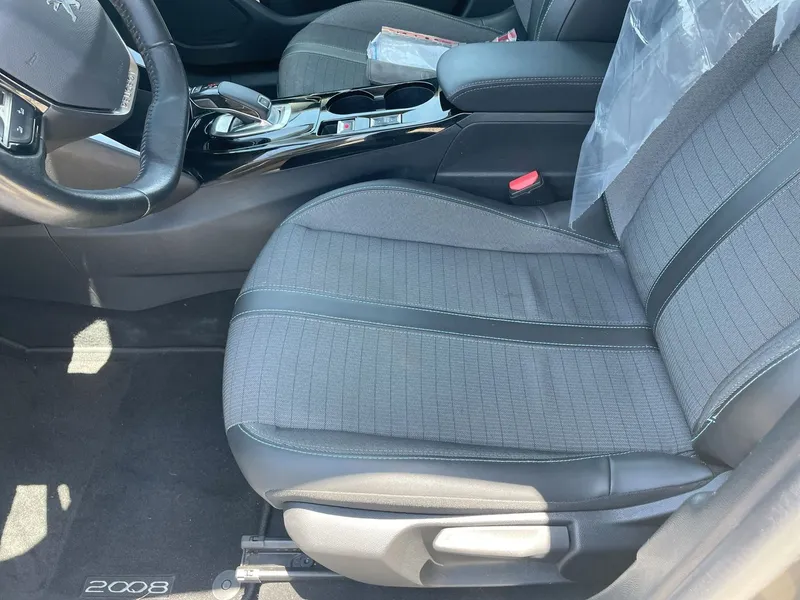 Peugeot 2008 2nd hand, 2021