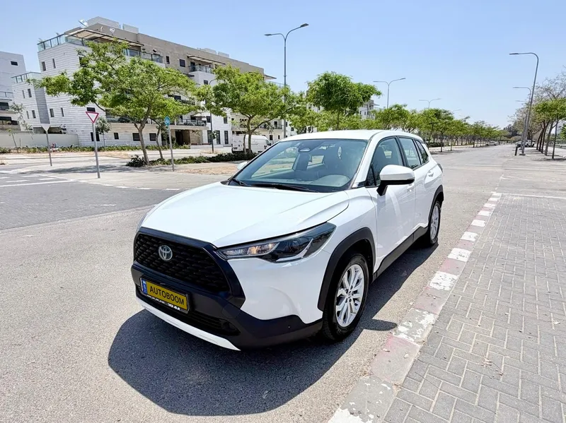 טויוטה קורולה קרוס יד 2 רכב, 2023