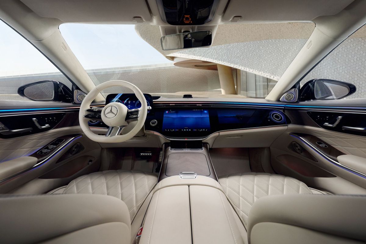 Mercedes S-Class. Передние сидения.