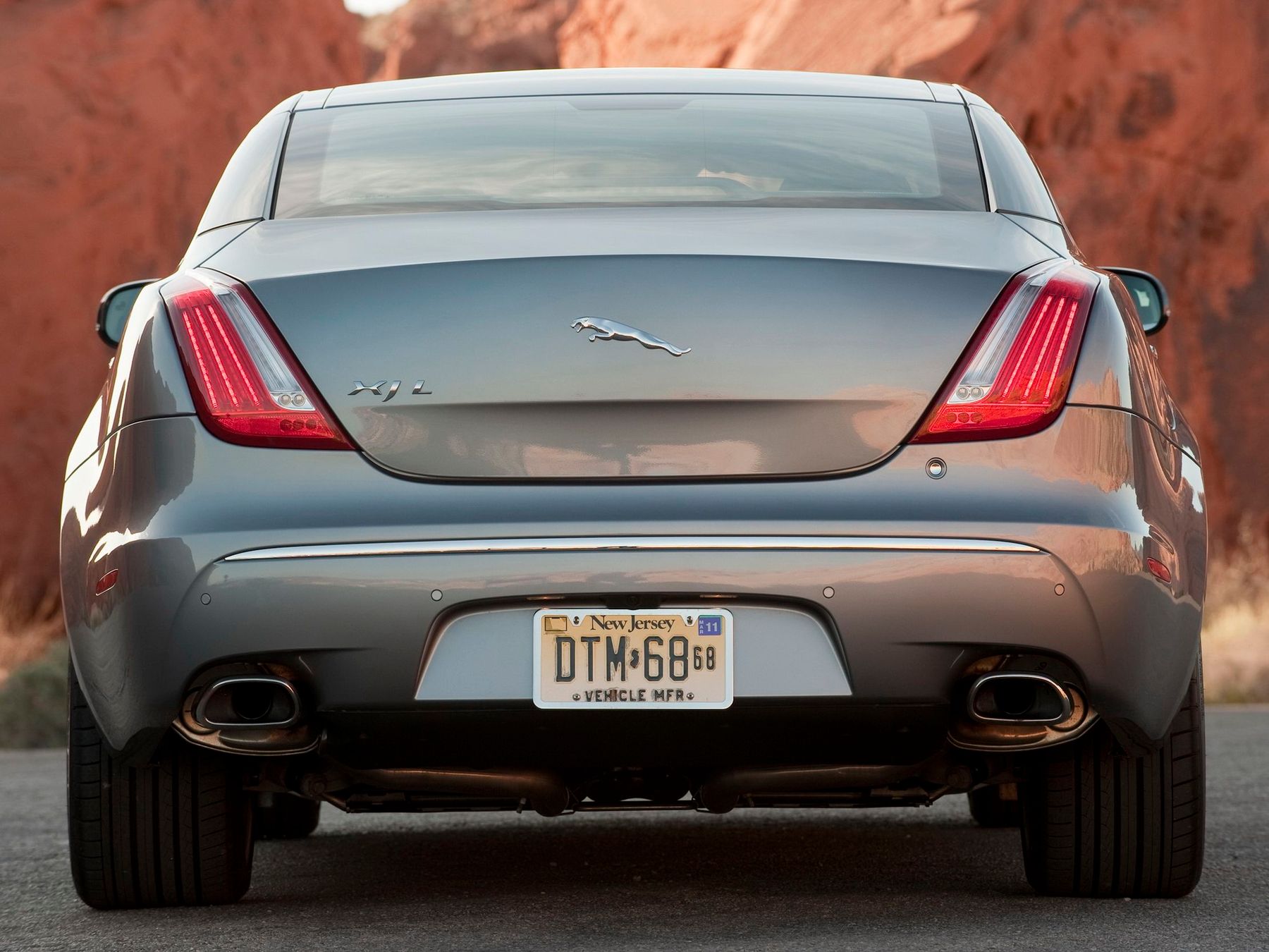 Rear. Ягуар XJ (x351) (2009). Jaguar XJ Rear. Ягуар седан зад XF. Ягуар XJ 2007 сзади.