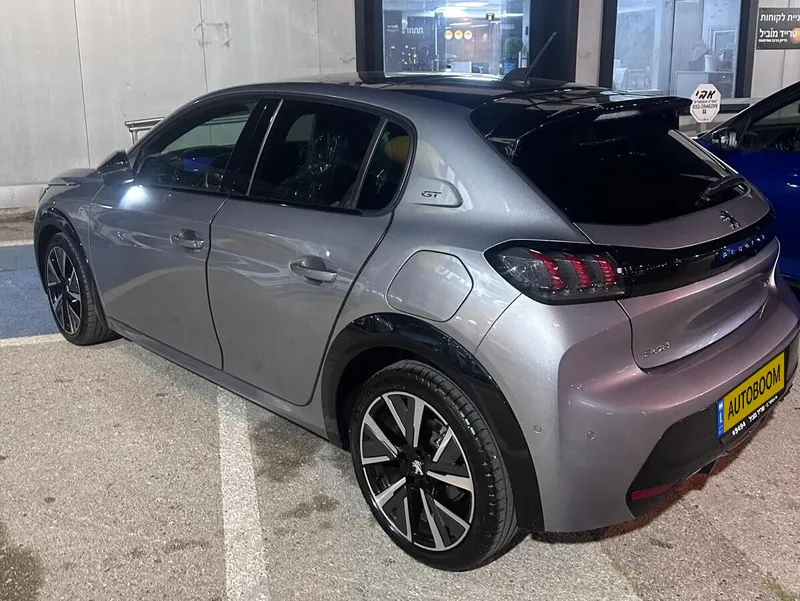 Peugeot 208 2nd hand, 2022, private