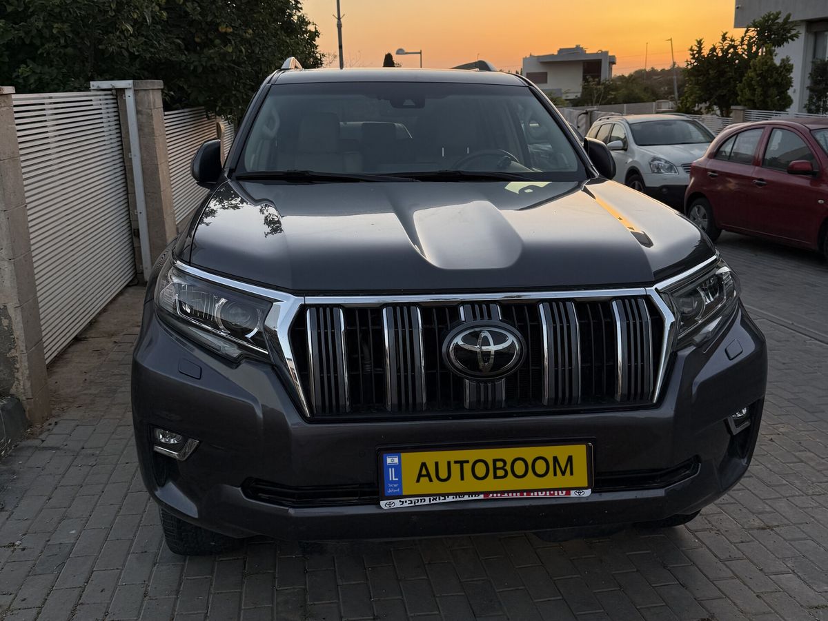 Toyota Land Cruiser Prado 2nd hand, 2022, private