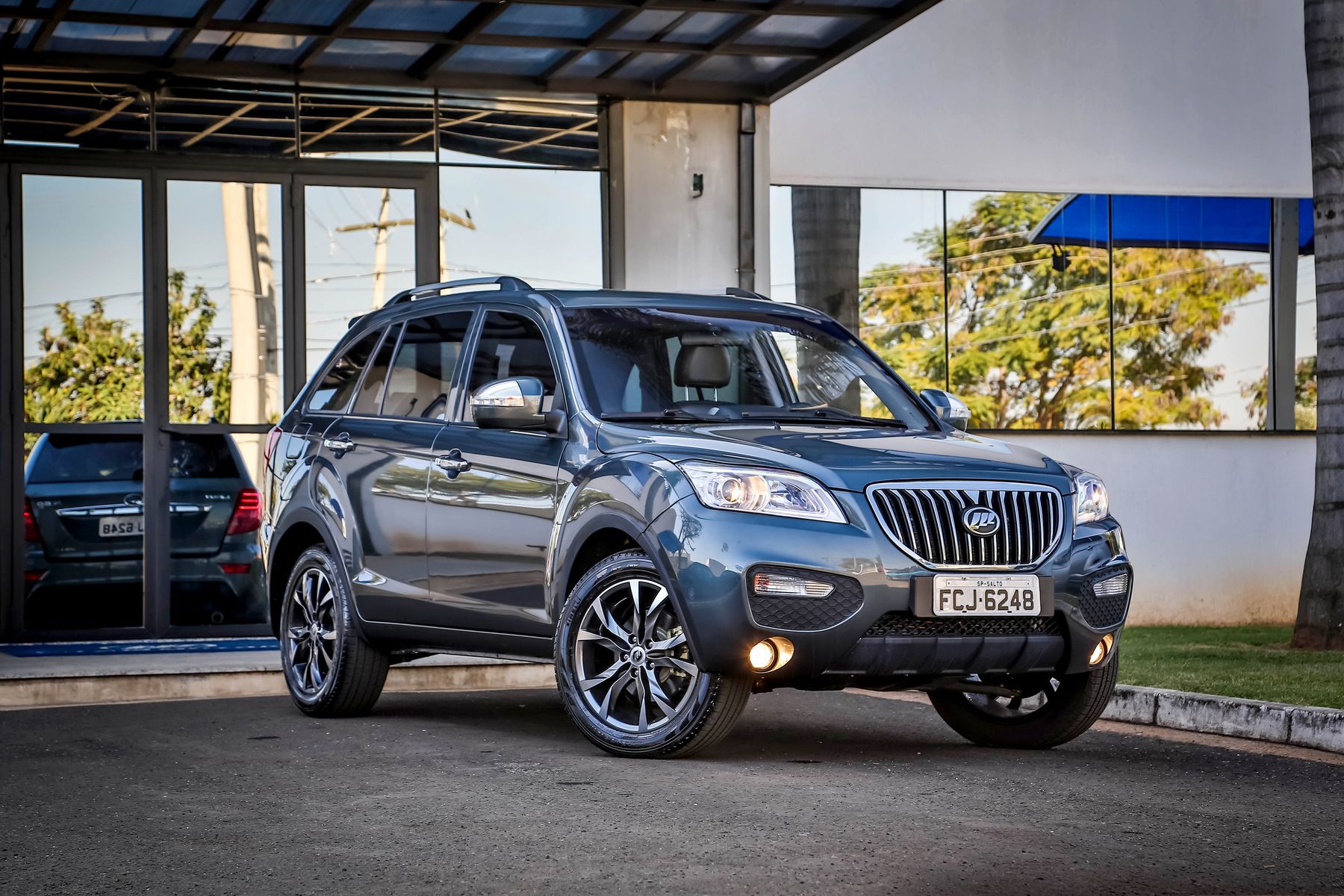 Lifan X60 внедорожник 5 дв. 1.8 CVT бензин 128 л.с. передний привод 1 поколение,