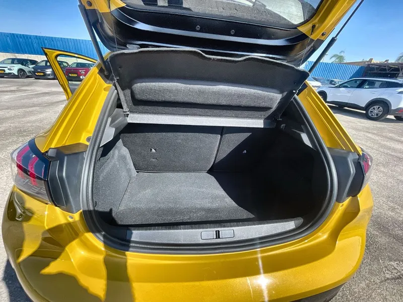 Peugeot 208 2nd hand, 2021, private hand