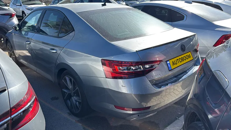 סקודה סופרב יד 2 רכב, 2018, פרטי