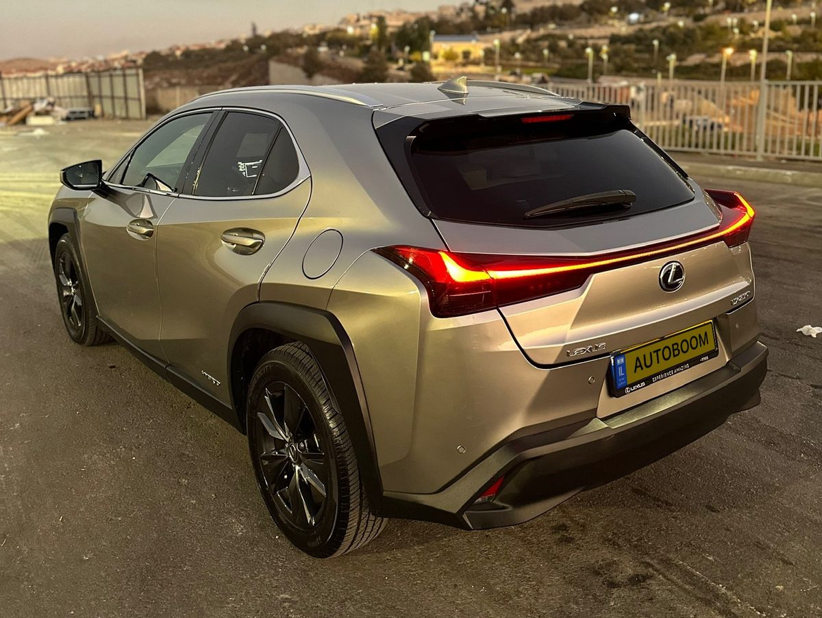 Lexus UX с пробегом, 2021, частная рука