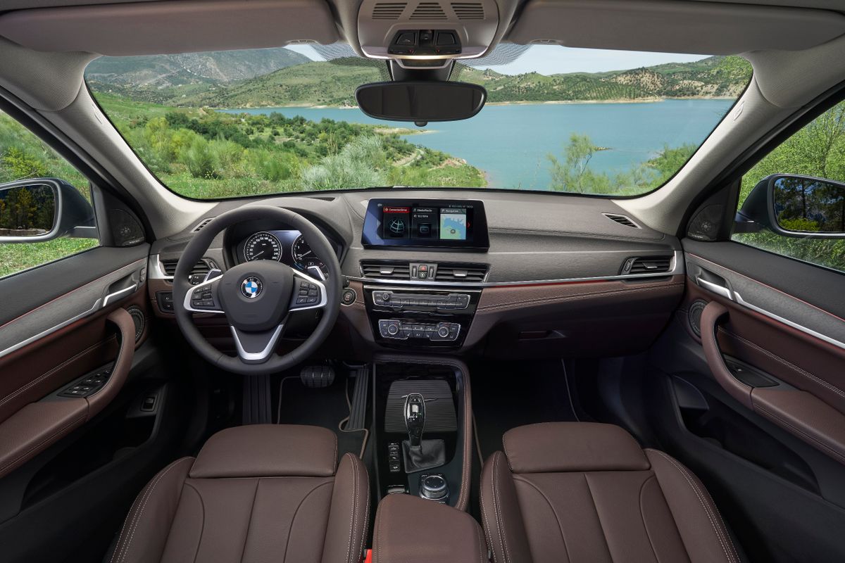 BMW X1 2019. Siéges avants. VUS 5-portes, 2 génération, restyling