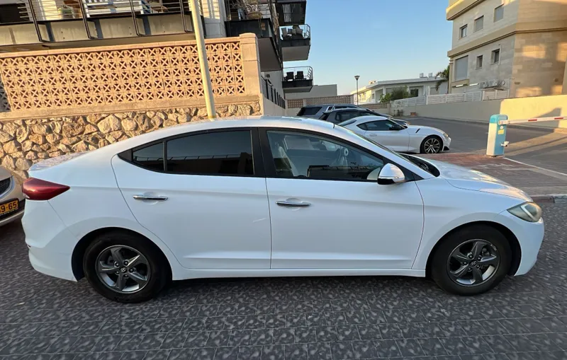 Hyundai Elantra 2nd hand, 2016, private hand