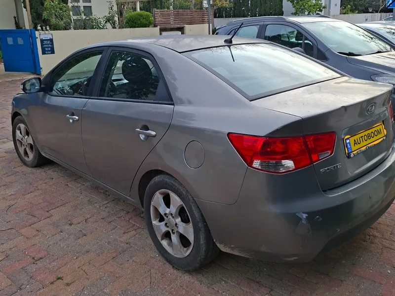 Kia Forte с пробегом, 2010, частная