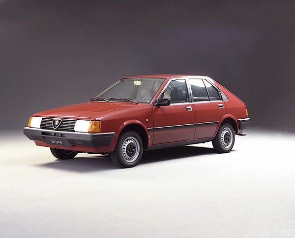 אלפא רומיאו ארנה ‏1983. מרכב, צורה. מיני 5 דלתות, 1 דור